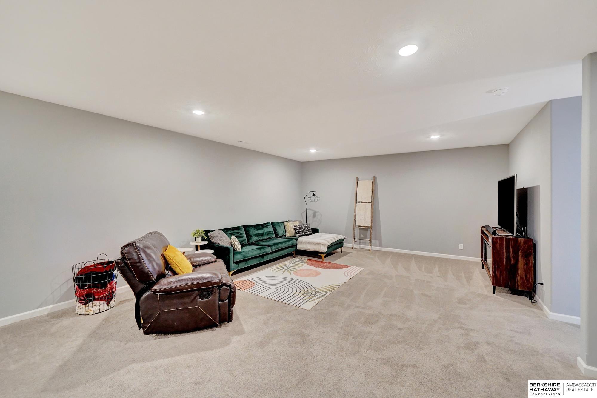 Papillion, Nebraska 68046, United States, 4 Bedrooms Bedrooms, ,3 BathroomsBathrooms,Residential,Active,220677