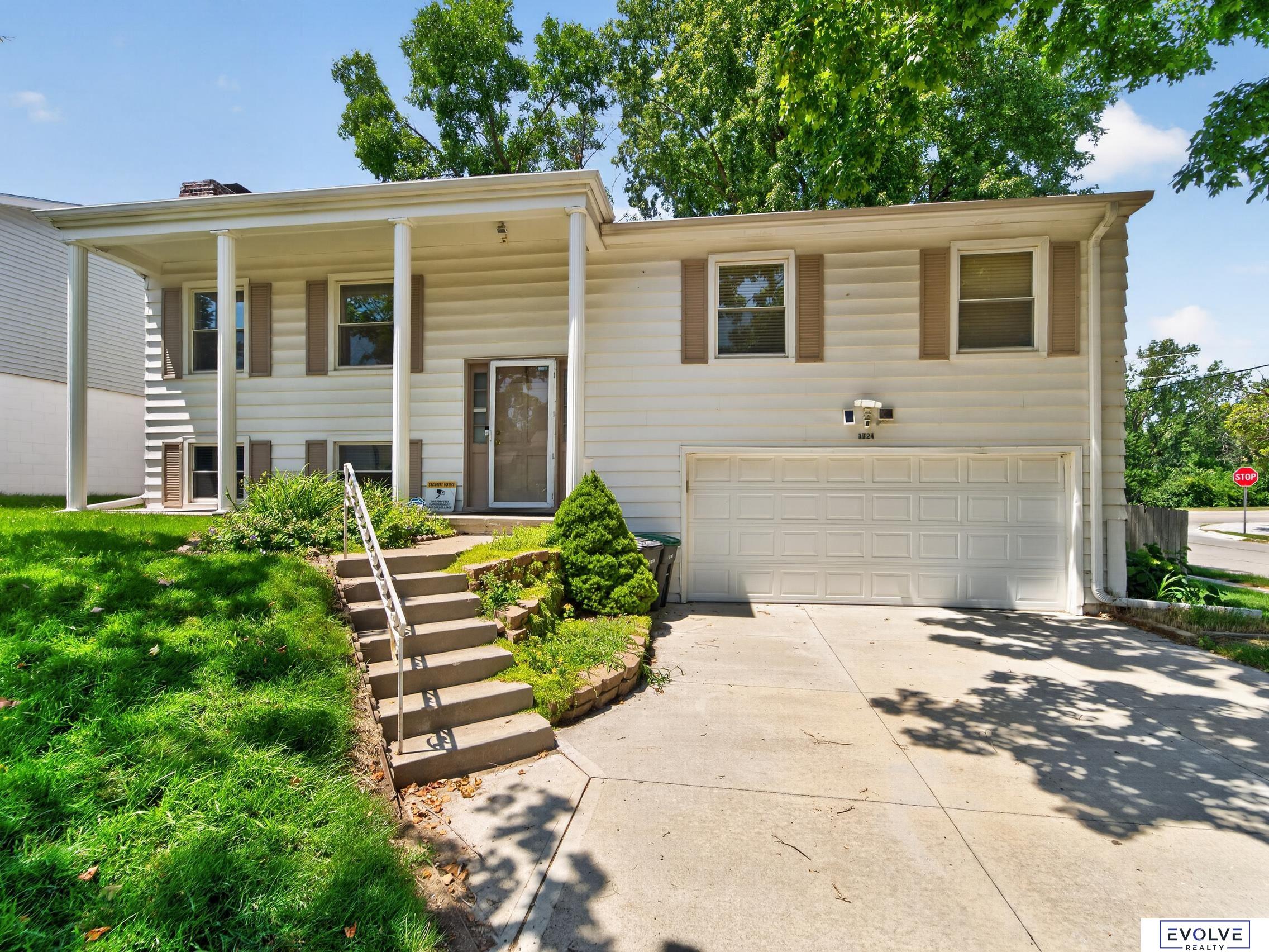 Photo 1 of 45 — 1724 N 107Th Avenue, Omaha, NE 68114