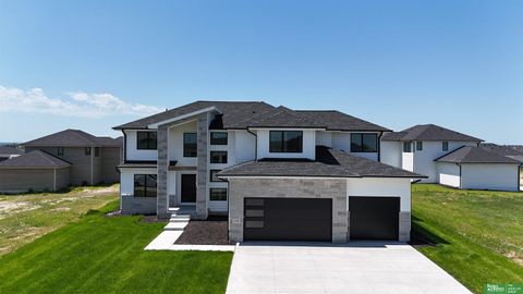 Photo of 5508 Kestrel Parkway, Elkhorn, NE 68022 (MLS # 22526844)