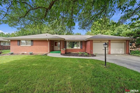 Photo of 511 Lakewood Drive, Lincoln, NE 68510 (MLS # 22619555)