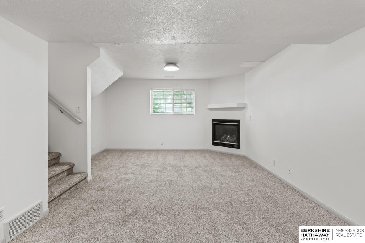 Omaha, Nebraska 68116, United States, 3 Bedrooms Bedrooms, ,2 BathroomsBathrooms,Residential,Active,164949