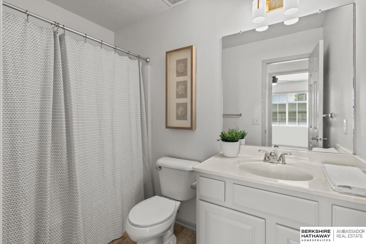 Omaha, Nebraska 68116, United States, 3 Bedrooms Bedrooms, ,2 BathroomsBathrooms,Residential,Active,164949