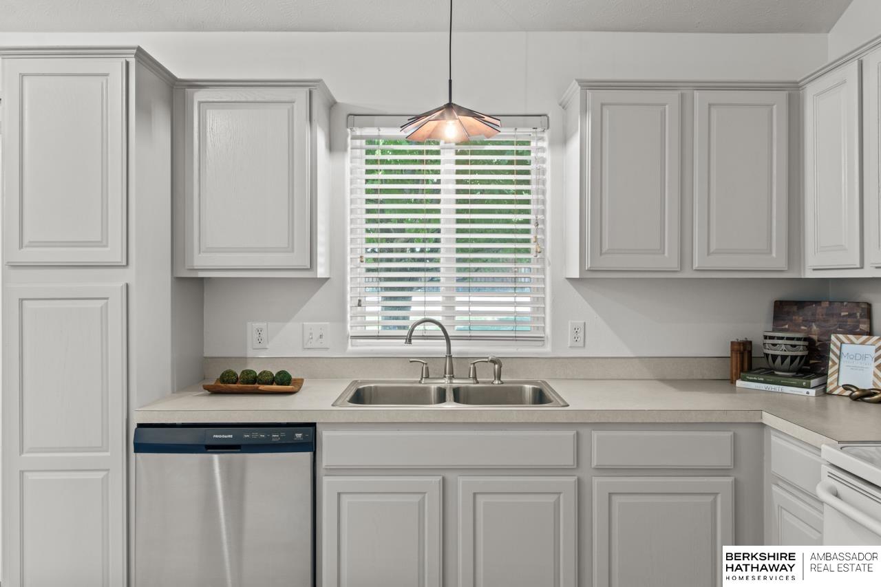 Omaha, Nebraska 68116, United States, 3 Bedrooms Bedrooms, ,2 BathroomsBathrooms,Residential,Active,164949