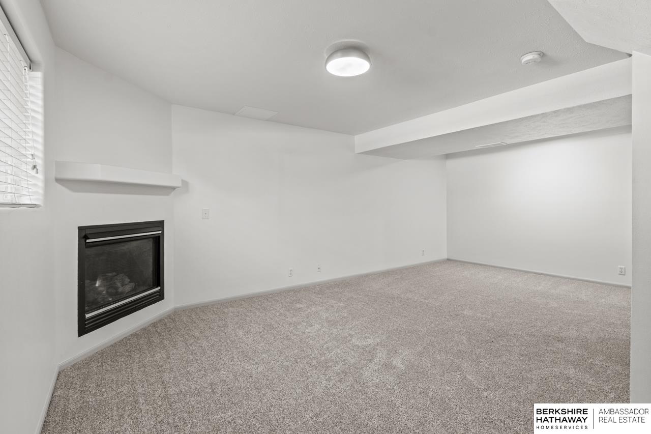 Omaha, Nebraska 68116, United States, 3 Bedrooms Bedrooms, ,2 BathroomsBathrooms,Residential,Active,164949