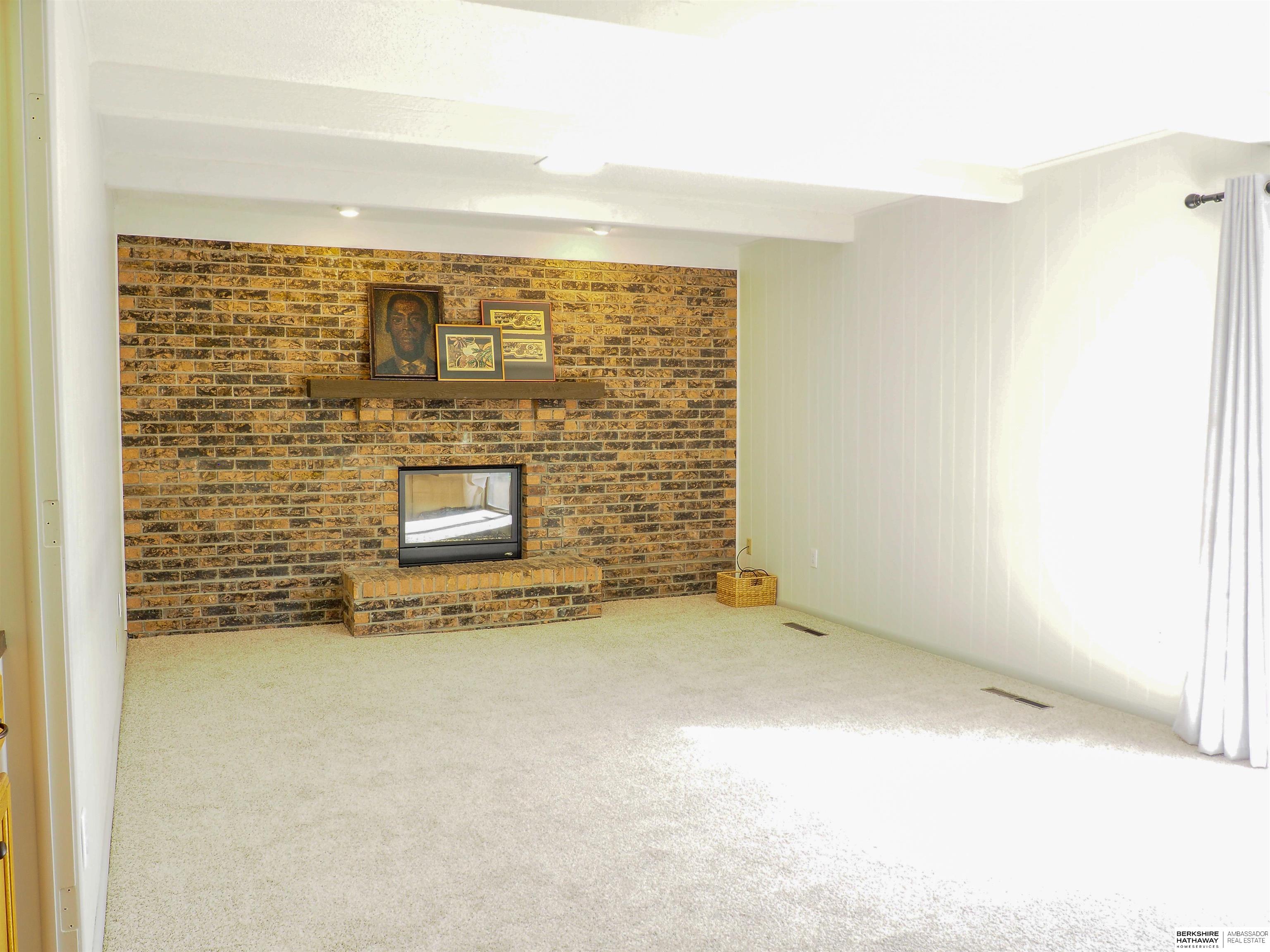 Omaha, Nebraska 68144, United States, 3 Bedrooms Bedrooms, ,2 BathroomsBathrooms,Residential,Active,221336