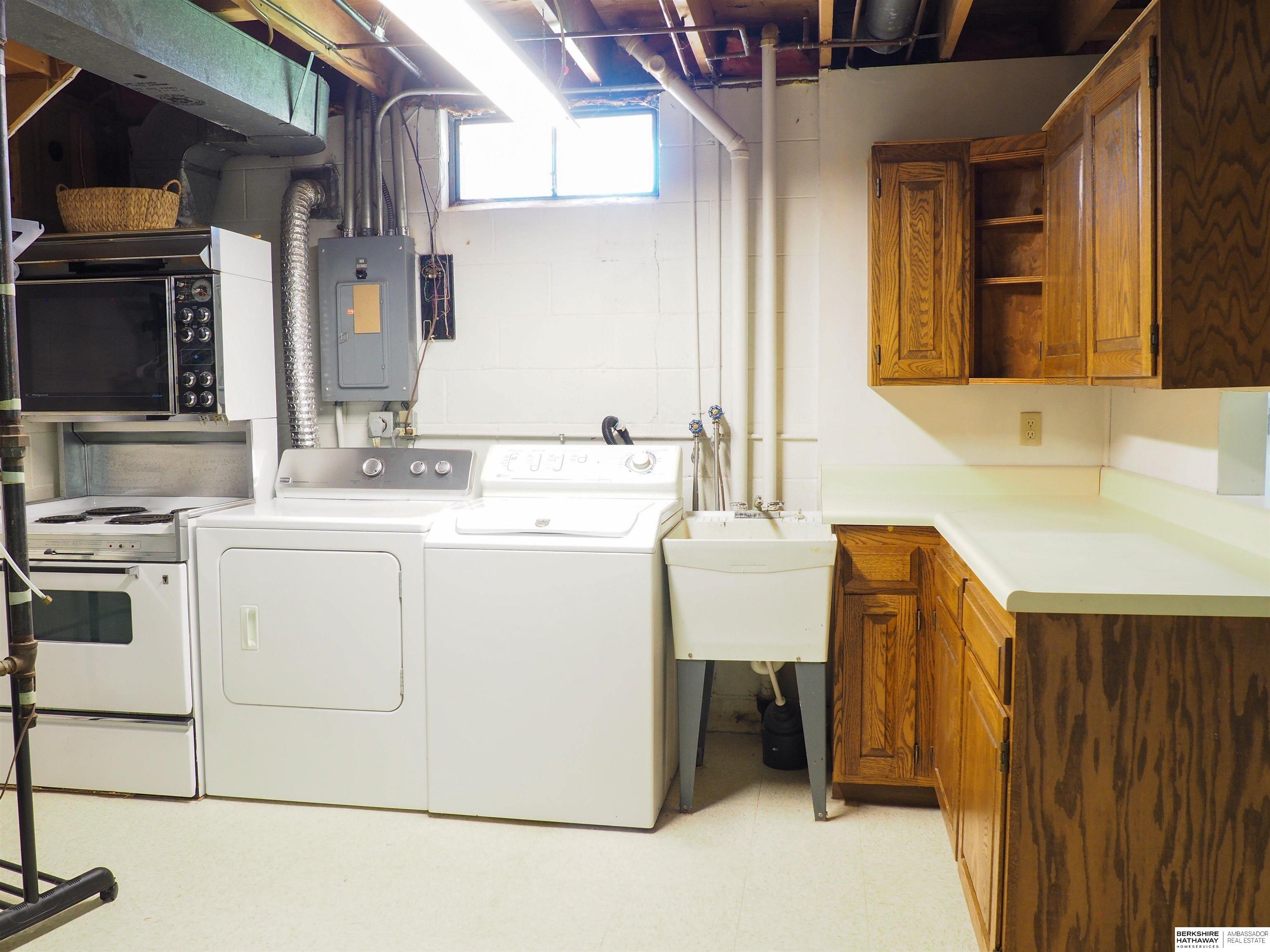 Omaha, Nebraska 68144, United States, 3 Bedrooms Bedrooms, ,2 BathroomsBathrooms,Residential,Active,221336