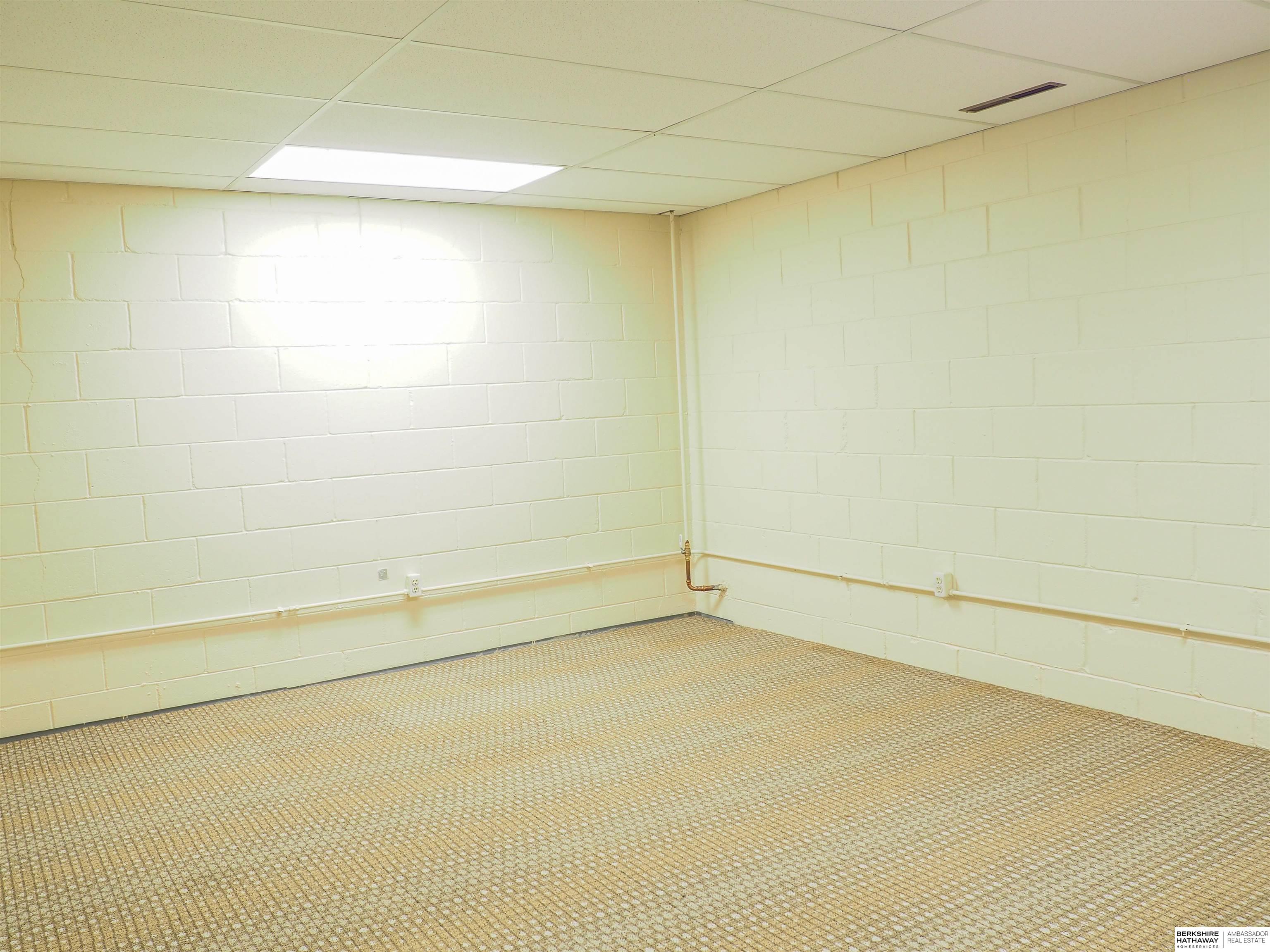 Omaha, Nebraska 68144, United States, 3 Bedrooms Bedrooms, ,2 BathroomsBathrooms,Residential,Active,221336