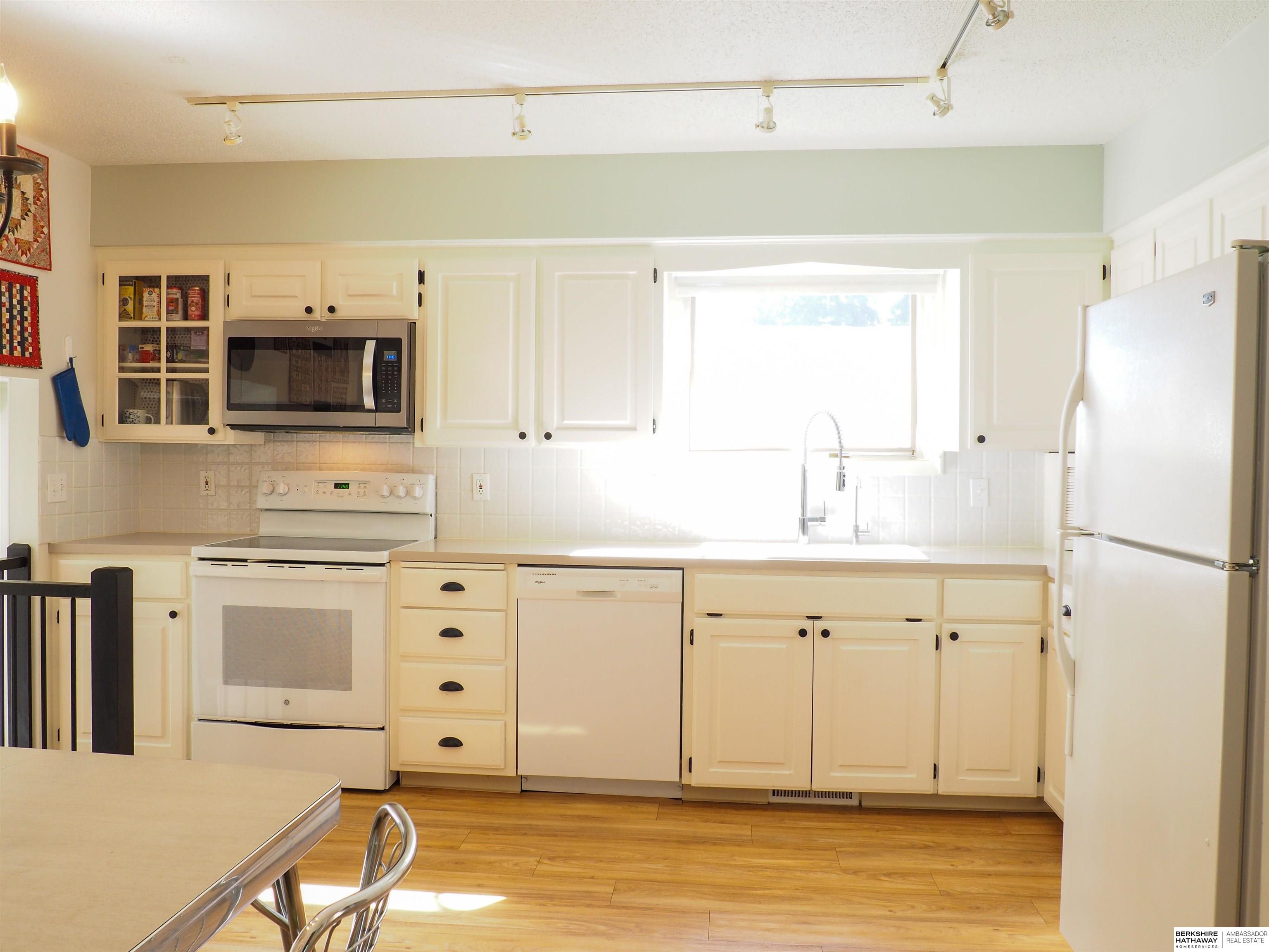 Omaha, Nebraska 68144, United States, 3 Bedrooms Bedrooms, ,2 BathroomsBathrooms,Residential,Active,221336