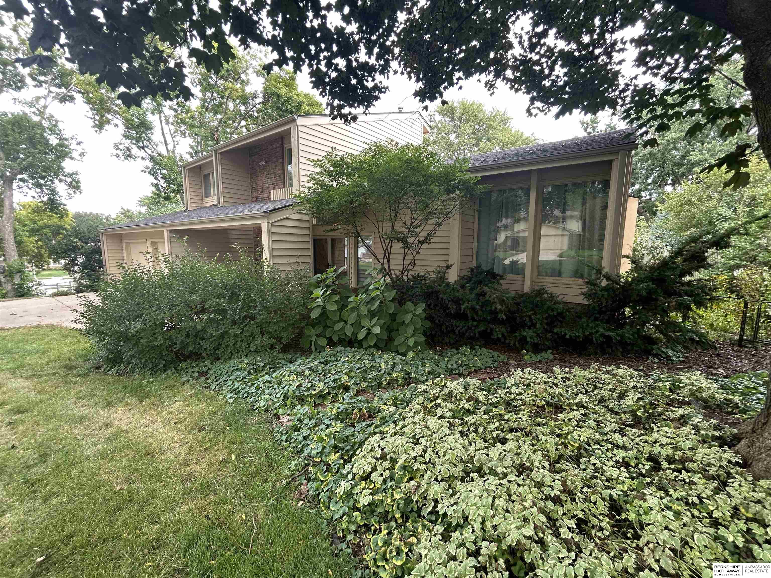 Omaha, Nebraska 68144, United States, 3 Bedrooms Bedrooms, ,2 BathroomsBathrooms,Residential,Active,221336