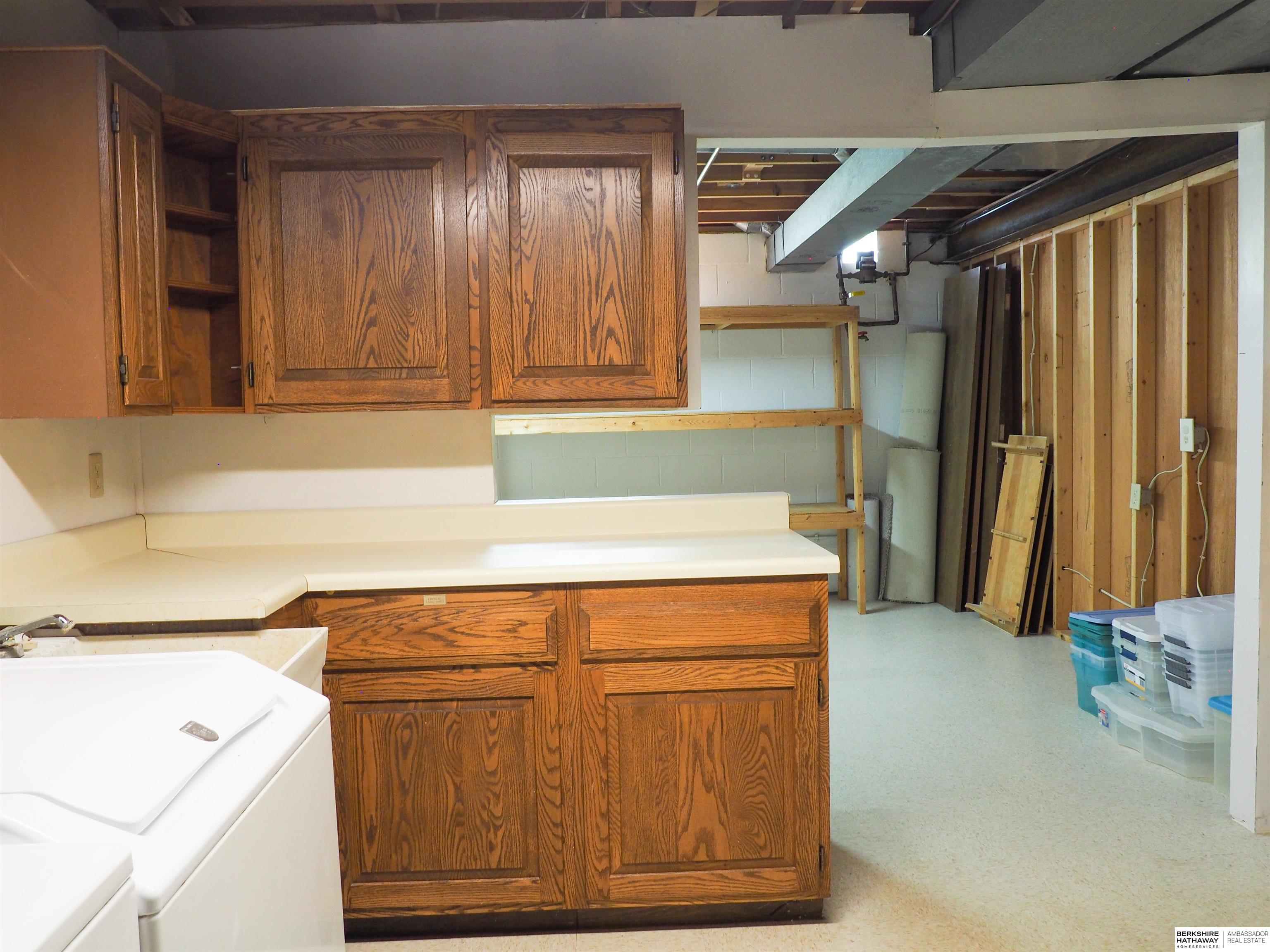 Omaha, Nebraska 68144, United States, 3 Bedrooms Bedrooms, ,2 BathroomsBathrooms,Residential,Active,221336