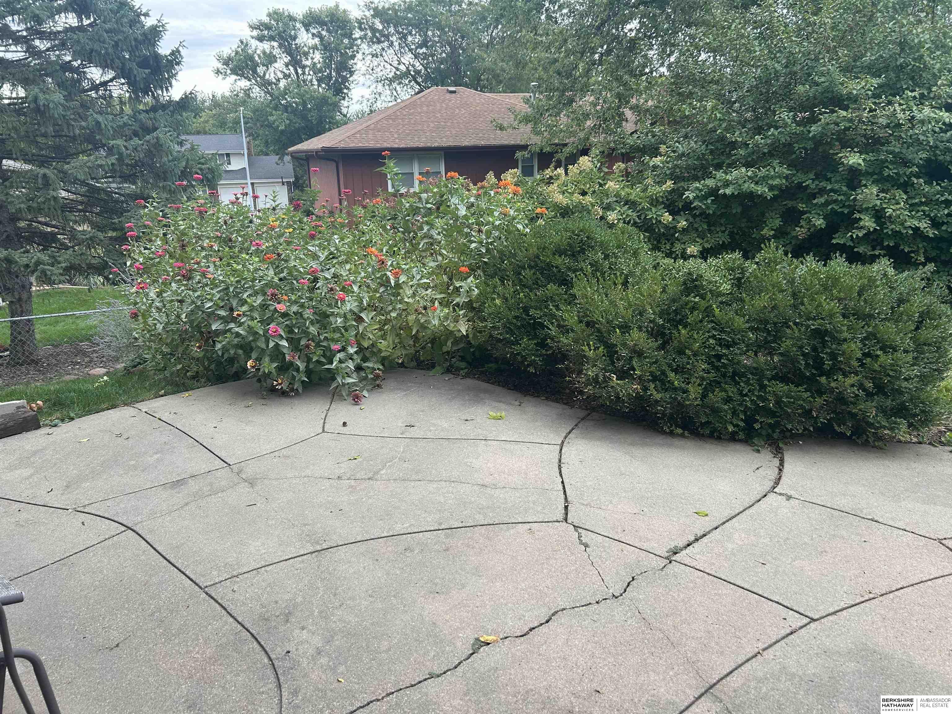 Omaha, Nebraska 68144, United States, 3 Bedrooms Bedrooms, ,2 BathroomsBathrooms,Residential,Active,221336