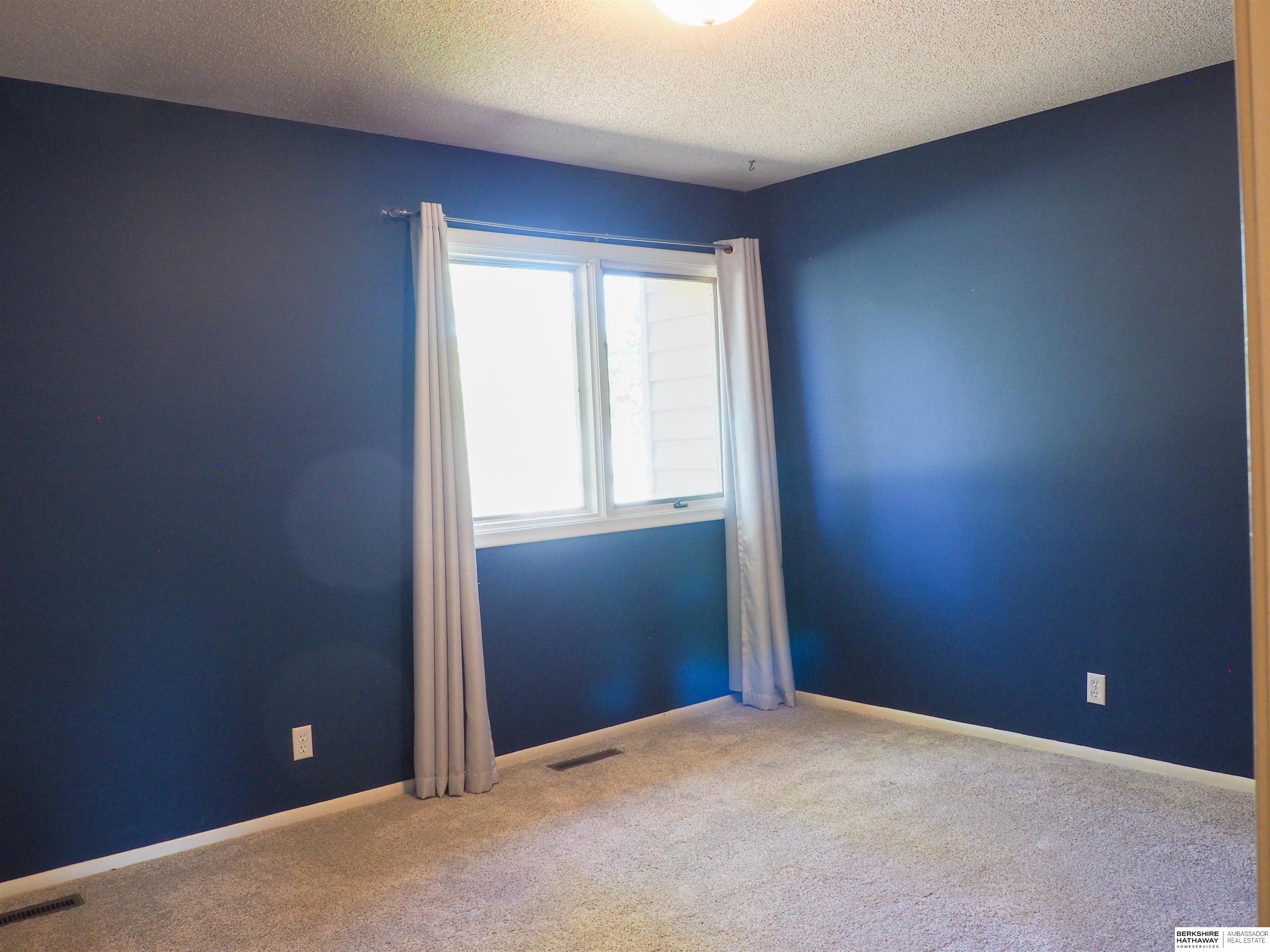 Omaha, Nebraska 68144, United States, 3 Bedrooms Bedrooms, ,2 BathroomsBathrooms,Residential,Active,221336