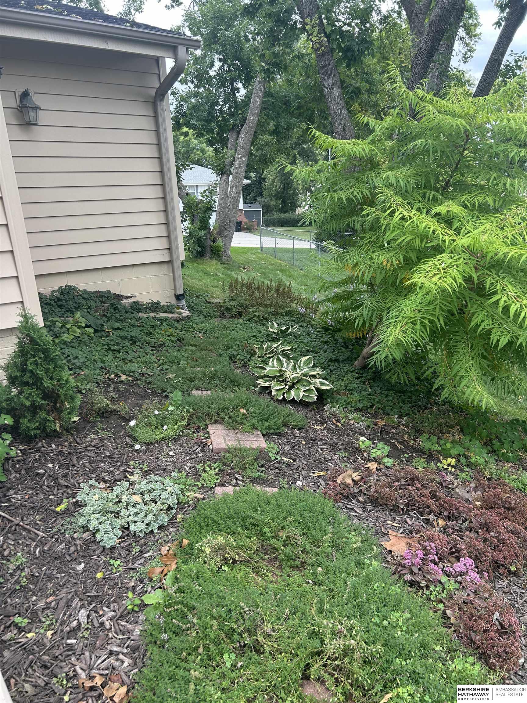 Omaha, Nebraska 68144, United States, 3 Bedrooms Bedrooms, ,2 BathroomsBathrooms,Residential,Active,221336