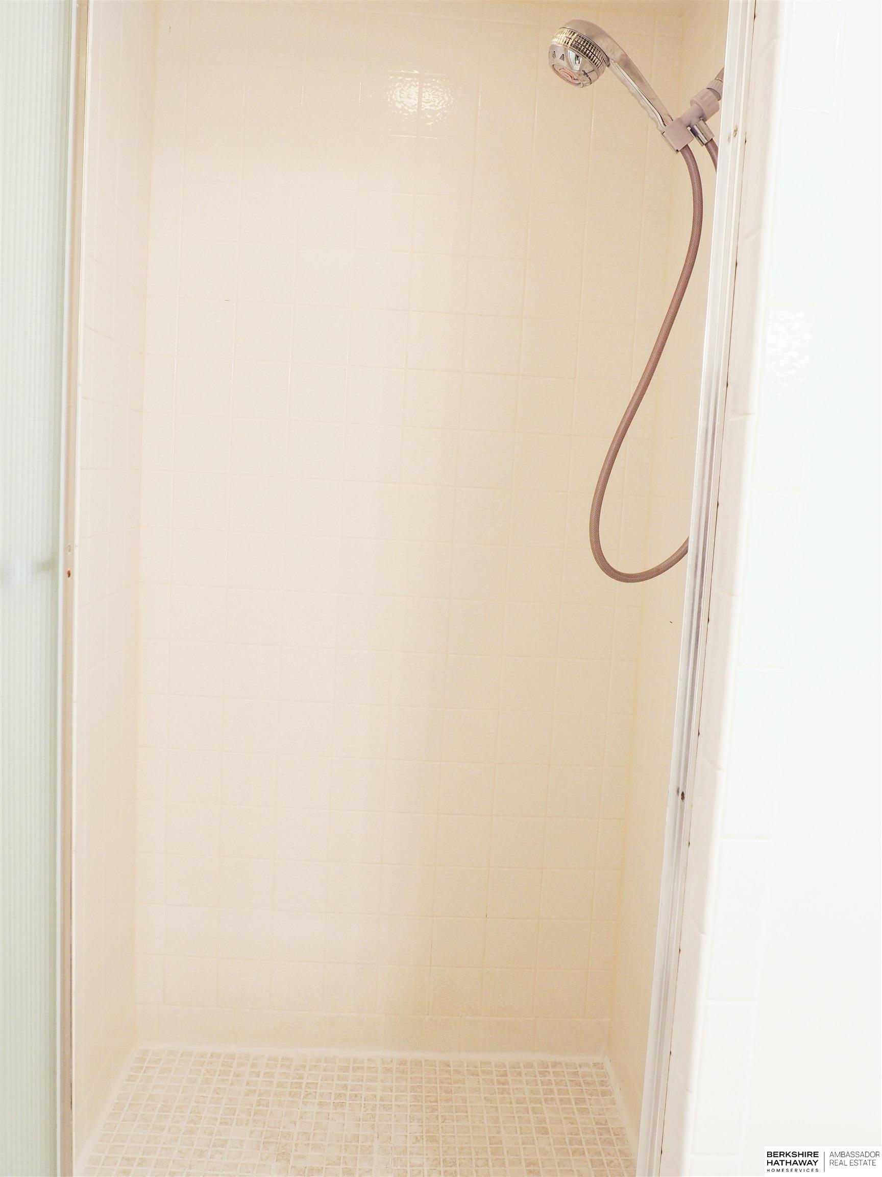 Omaha, Nebraska 68144, United States, 3 Bedrooms Bedrooms, ,2 BathroomsBathrooms,Residential,Active,221336