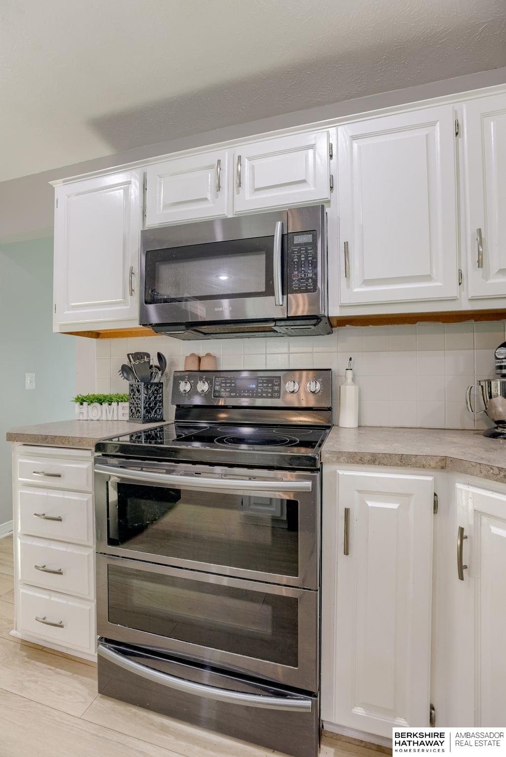 Omaha, Nebraska 68154, United States, 3 Bedrooms Bedrooms, ,3 BathroomsBathrooms,Residential,Pending,160518