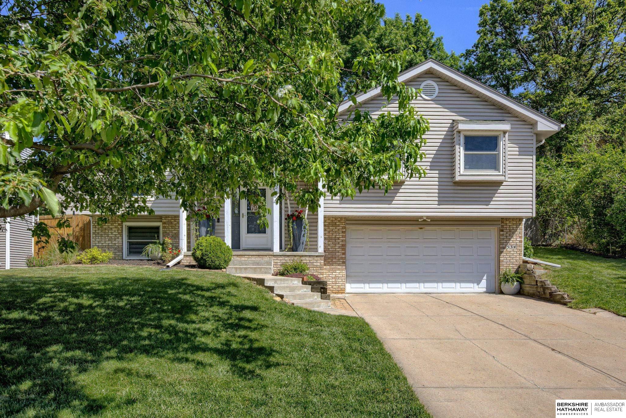 Omaha, Nebraska 68154, United States, 3 Bedrooms Bedrooms, ,3 BathroomsBathrooms,Residential,Pending,160518