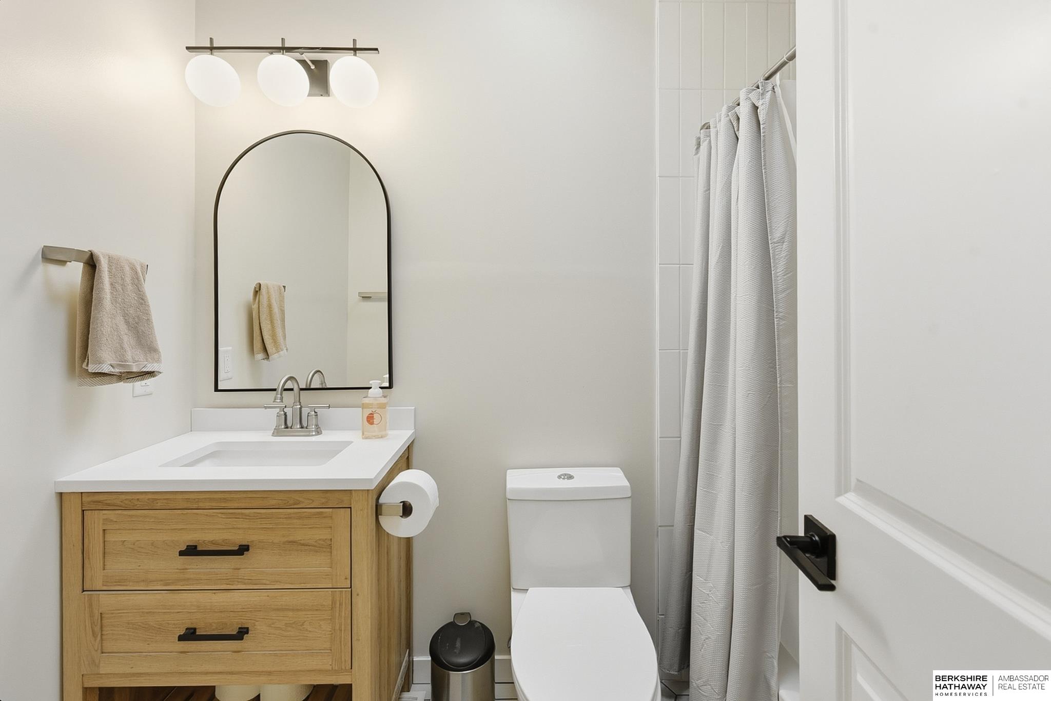 Omaha, Nebraska 68135, United States, 3 Bedrooms Bedrooms, ,2 BathroomsBathrooms,Residential,Active,246410