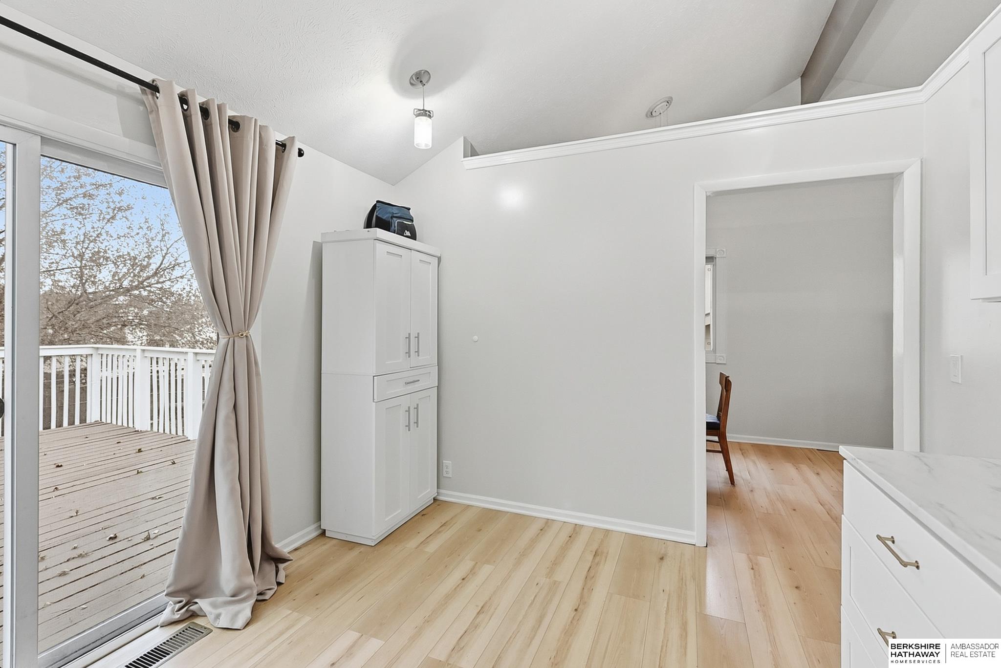 Omaha, Nebraska 68135, United States, 3 Bedrooms Bedrooms, ,2 BathroomsBathrooms,Residential,Active,246410