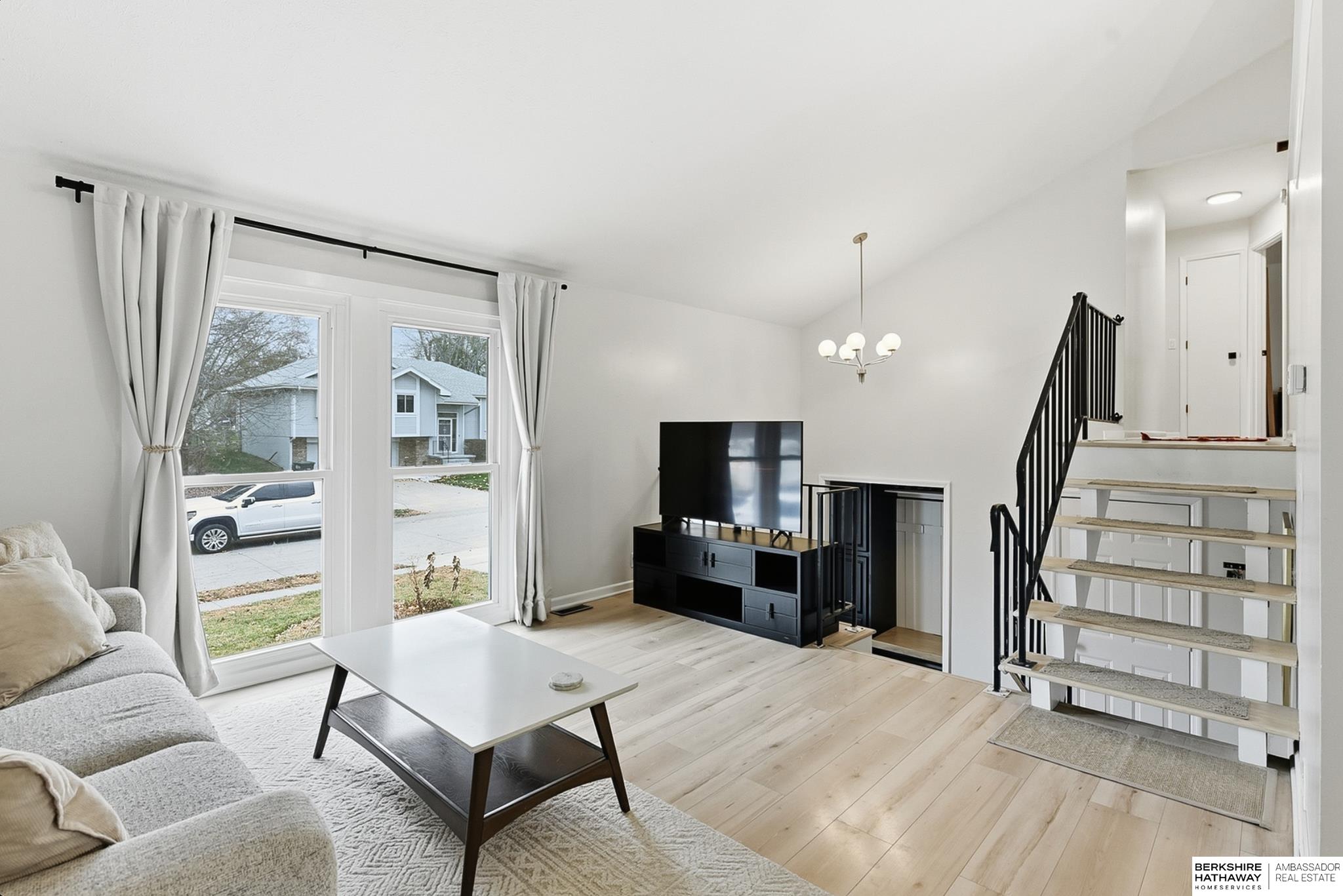 Omaha, Nebraska 68135, United States, 3 Bedrooms Bedrooms, ,2 BathroomsBathrooms,Residential,Active,246410