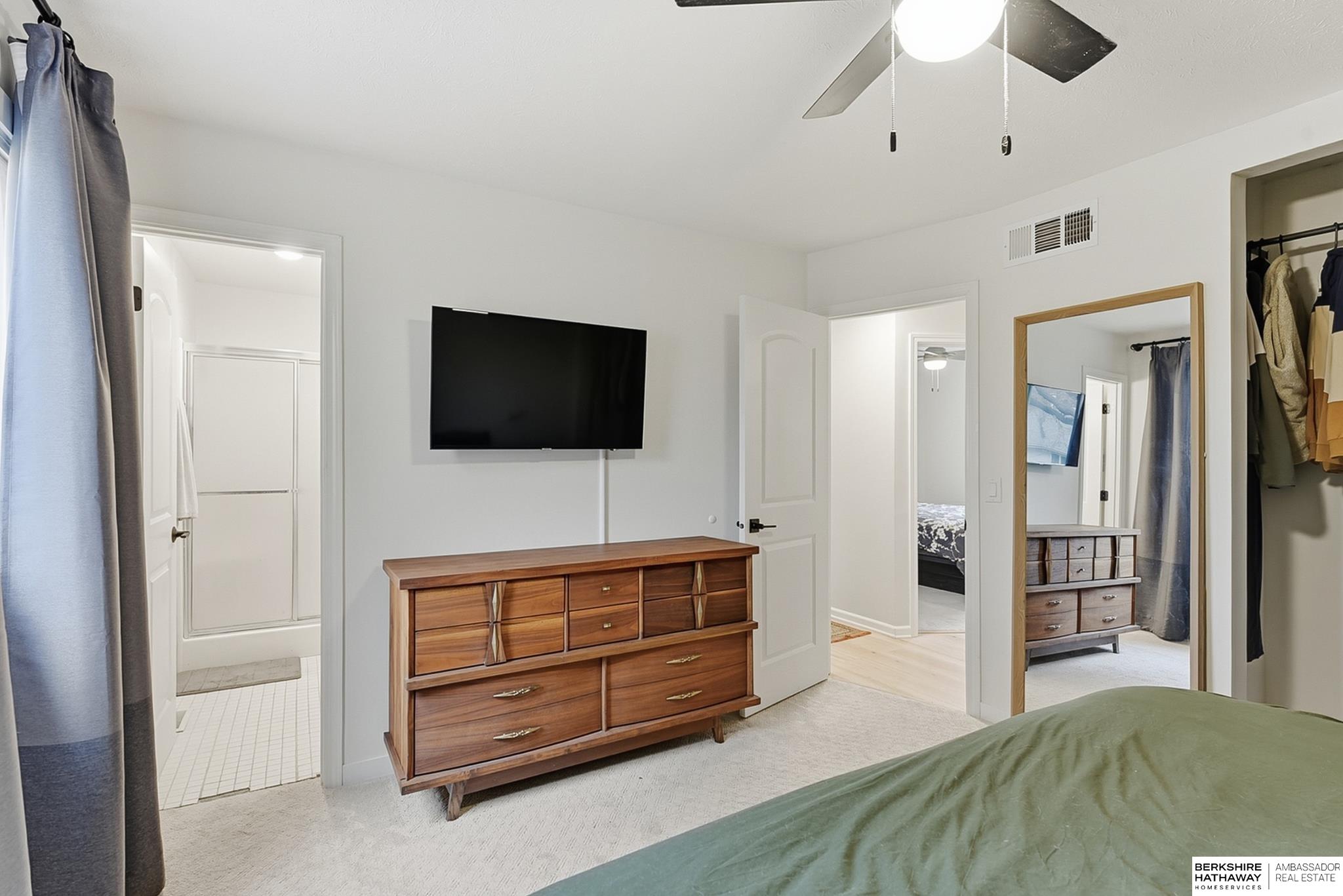 Omaha, Nebraska 68135, United States, 3 Bedrooms Bedrooms, ,2 BathroomsBathrooms,Residential,Active,246410