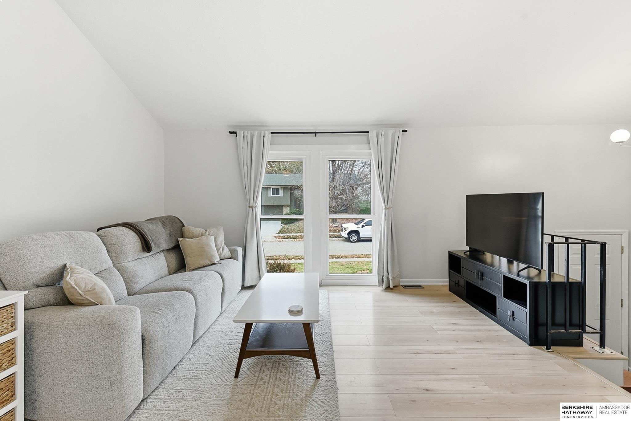 Omaha, Nebraska 68135, United States, 3 Bedrooms Bedrooms, ,2 BathroomsBathrooms,Residential,Active,246410