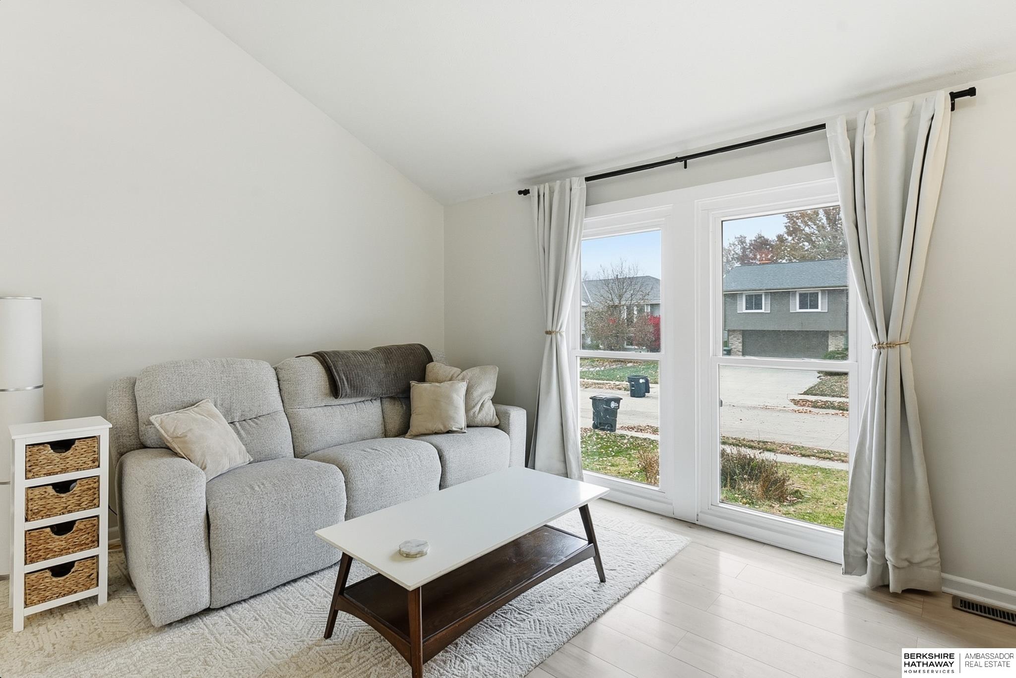 Omaha, Nebraska 68135, United States, 3 Bedrooms Bedrooms, ,2 BathroomsBathrooms,Residential,Active,246410