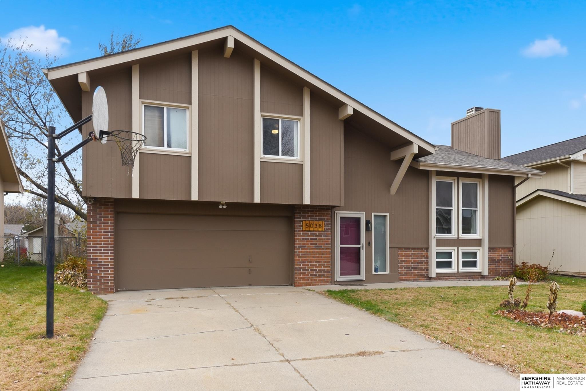 Omaha, Nebraska 68135, United States, 3 Bedrooms Bedrooms, ,2 BathroomsBathrooms,Residential,Active,246410