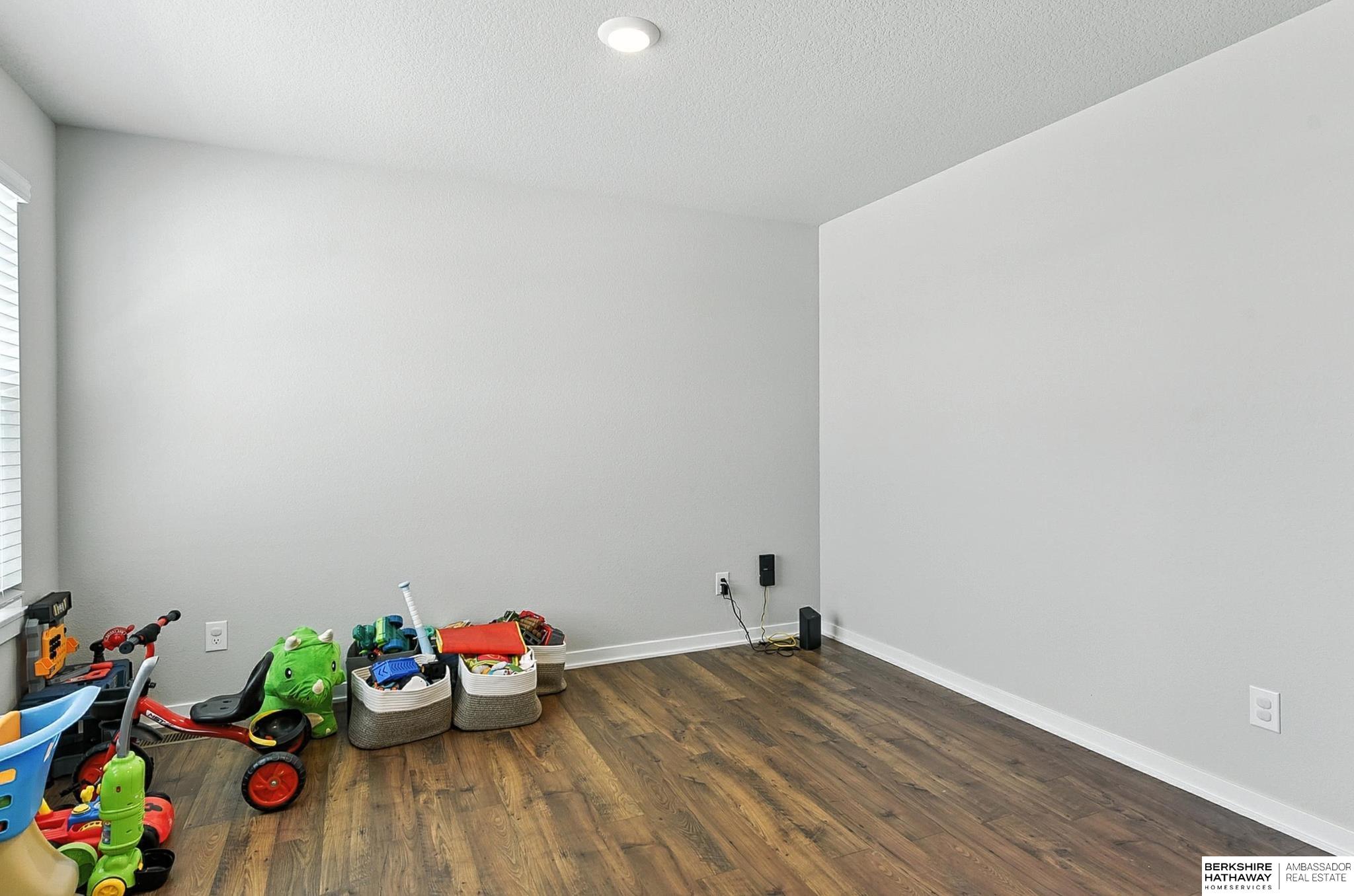 Gretna, Nebraska 68028, United States, 4 Bedrooms Bedrooms, ,2 BathroomsBathrooms,Residential,Pending,216797