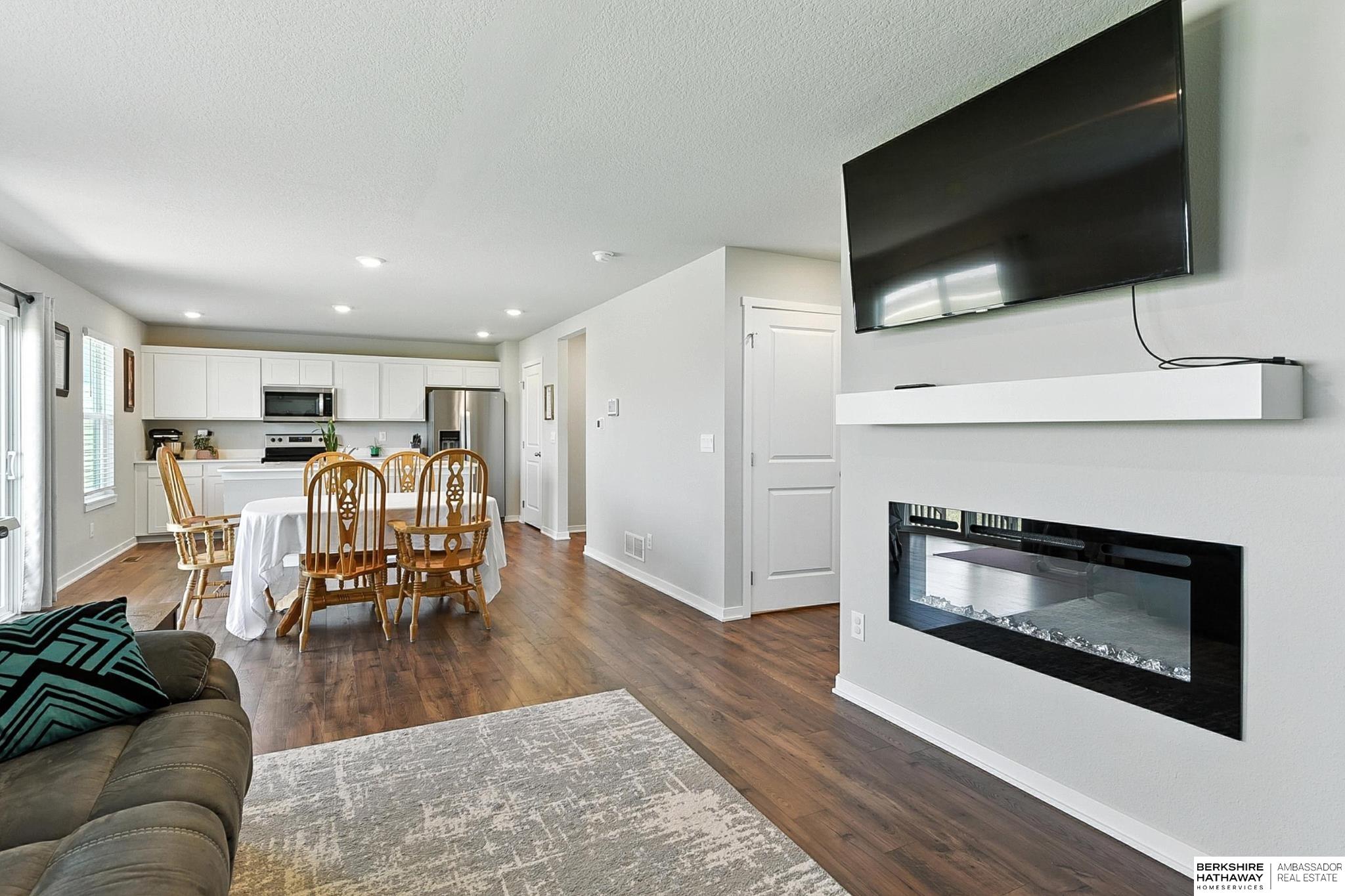 Gretna, Nebraska 68028, United States, 4 Bedrooms Bedrooms, ,2 BathroomsBathrooms,Residential,Pending,216797