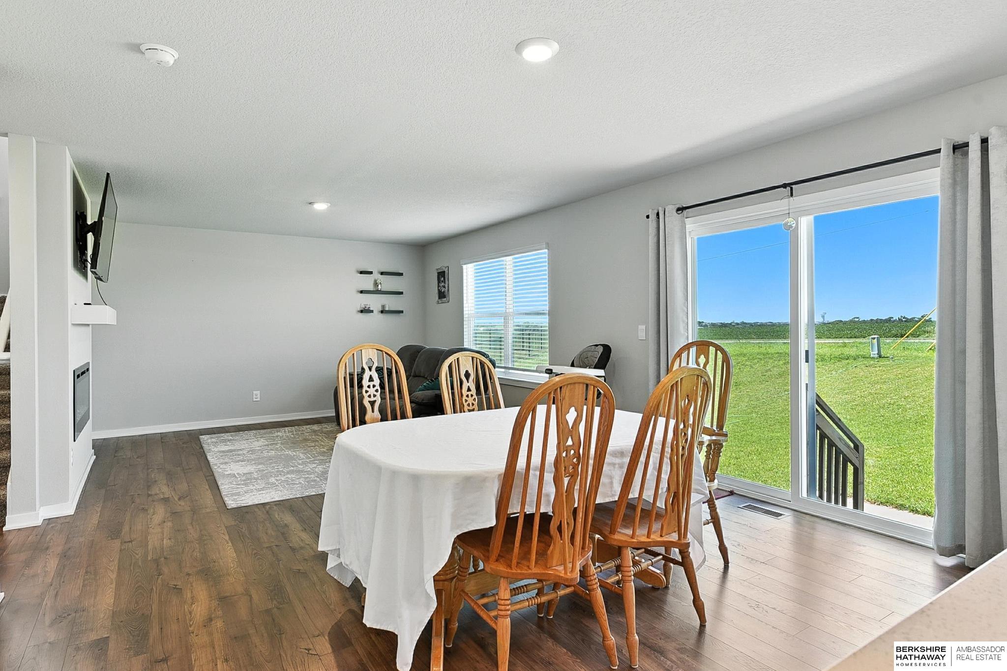 Gretna, Nebraska 68028, United States, 4 Bedrooms Bedrooms, ,2 BathroomsBathrooms,Residential,Pending,216797