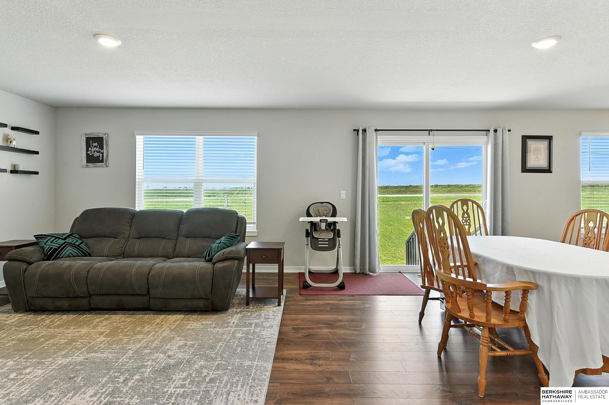 Gretna, Nebraska 68028, United States, 4 Bedrooms Bedrooms, ,2 BathroomsBathrooms,Residential,Pending,216797