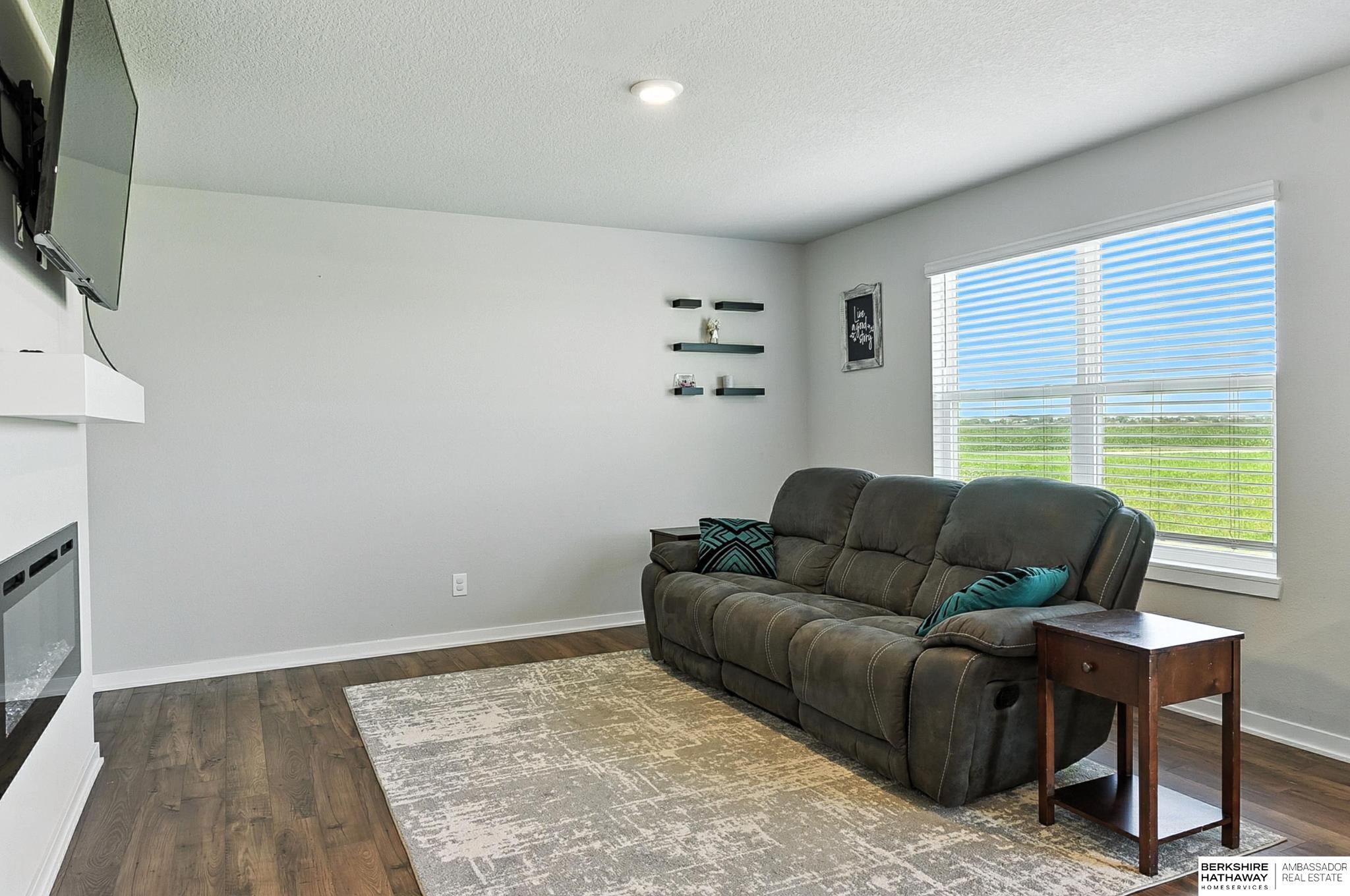 Gretna, Nebraska 68028, United States, 4 Bedrooms Bedrooms, ,2 BathroomsBathrooms,Residential,Pending,216797