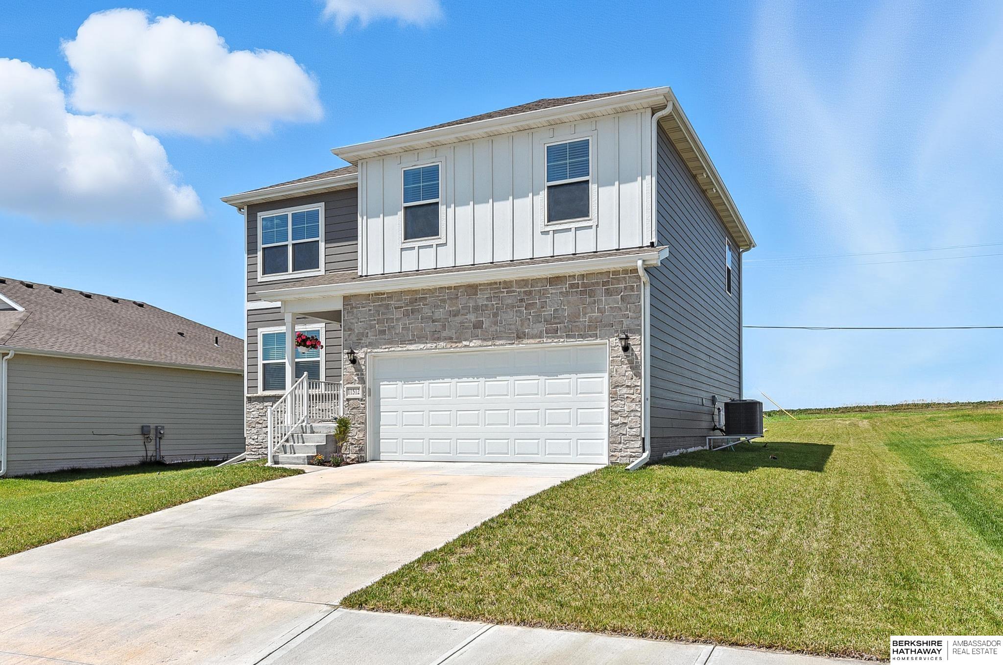 Gretna, Nebraska 68028, United States, 4 Bedrooms Bedrooms, ,2 BathroomsBathrooms,Residential,Pending,216797