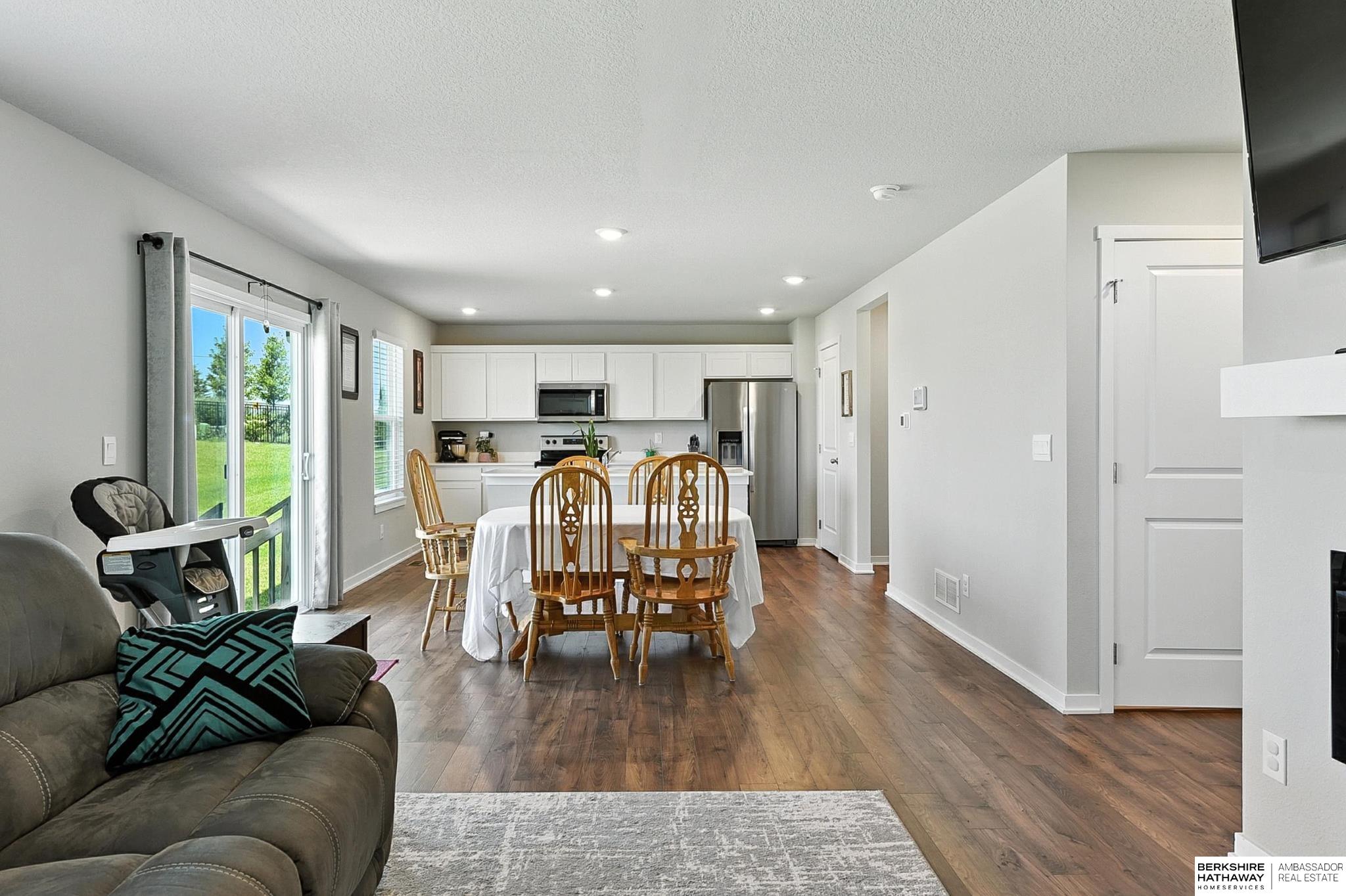 Gretna, Nebraska 68028, United States, 4 Bedrooms Bedrooms, ,2 BathroomsBathrooms,Residential,Pending,216797