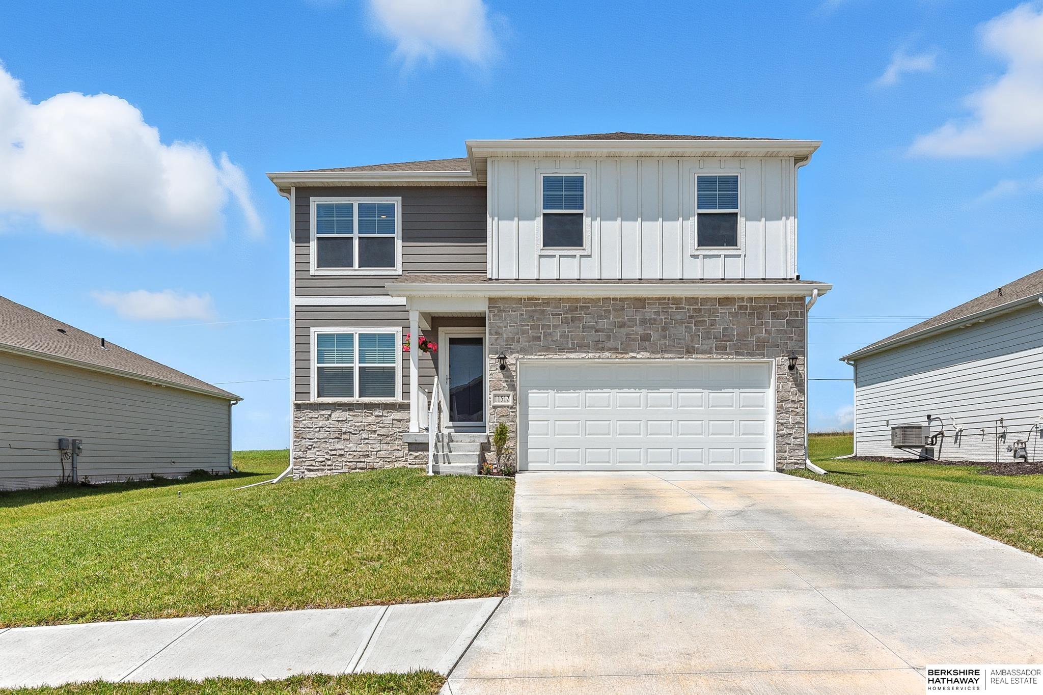 Gretna, Nebraska 68028, United States, 4 Bedrooms Bedrooms, ,2 BathroomsBathrooms,Residential,Pending,216797