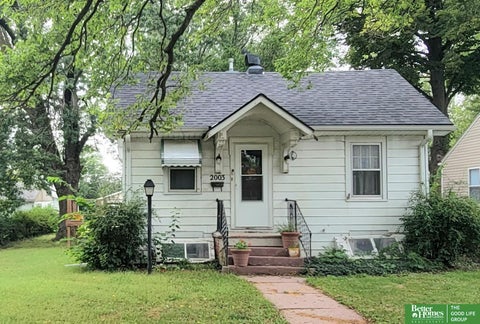 Photo of 2003 N Grant Avenue, York, NE 68467 (MLS # 22627307)