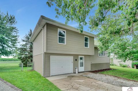 Photo of 104 N 28th Street, Beatrice, NE 68310 (MLS # 22531563)