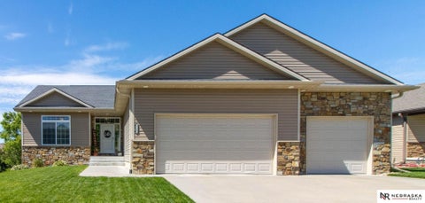 Photo of 9250 Eagleton Lane, Lincoln, NE 68505 (MLS # 22626299)