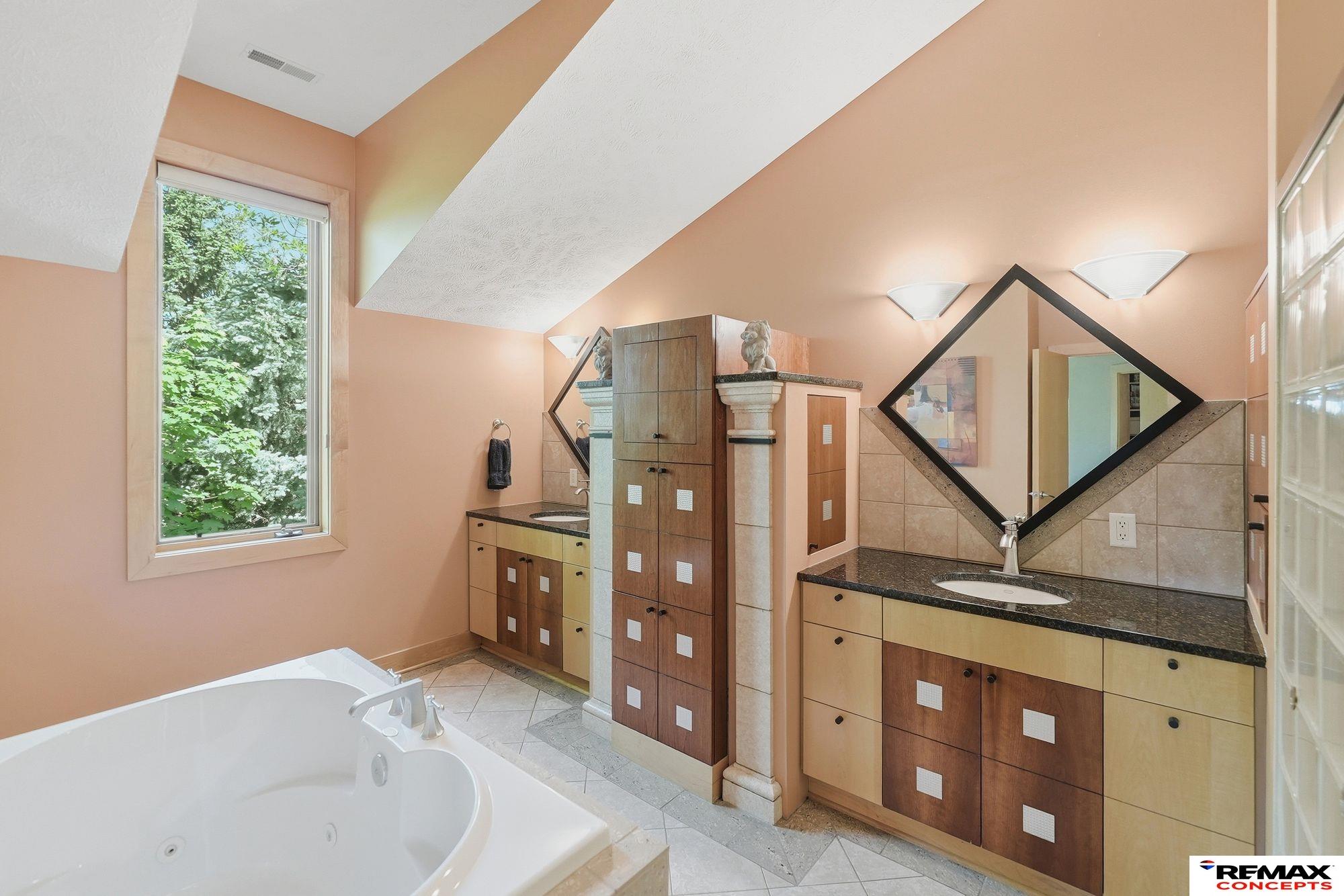 Lincoln, Nebraska, 68512, United States, 4 Bedrooms Bedrooms, ,4 BathroomsBathrooms,Residential,Active,2045672