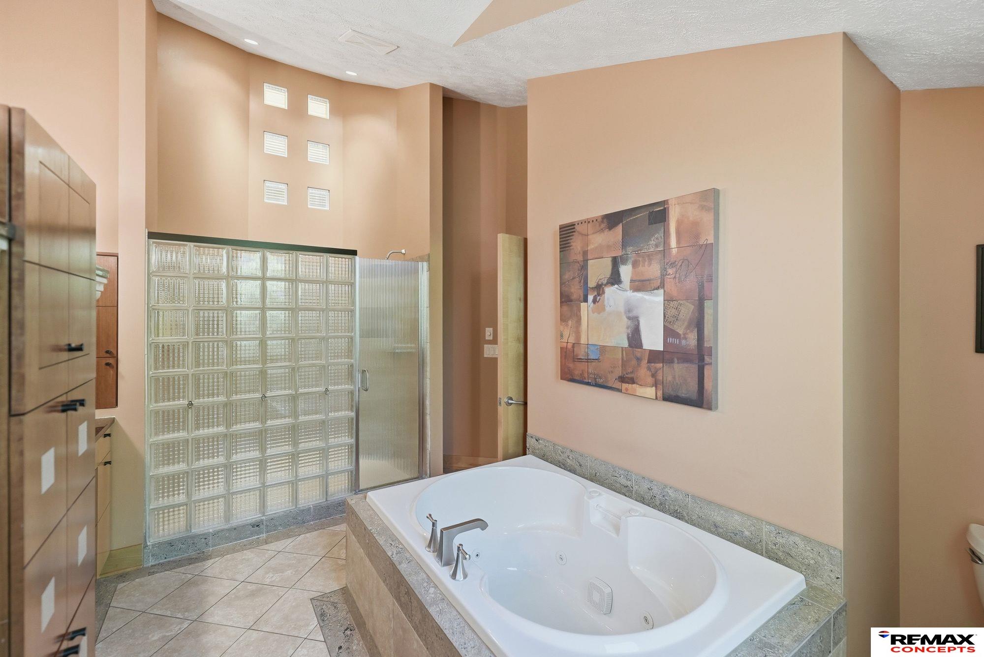 Lincoln, Nebraska, 68512, United States, 4 Bedrooms Bedrooms, ,4 BathroomsBathrooms,Residential,Active,2045672