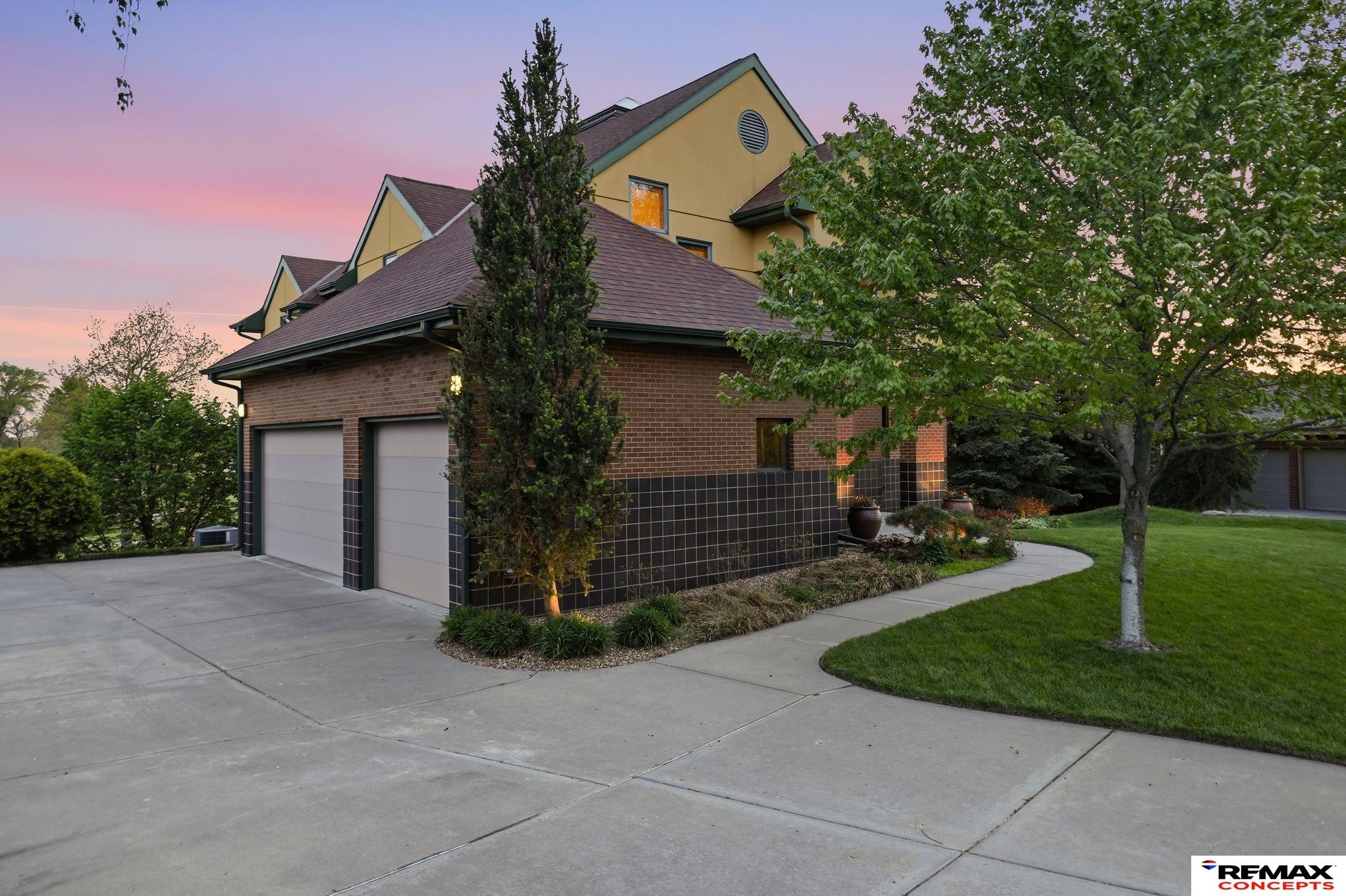 Lincoln, Nebraska, 68512, United States, 4 Bedrooms Bedrooms, ,4 BathroomsBathrooms,Residential,Active,2045672