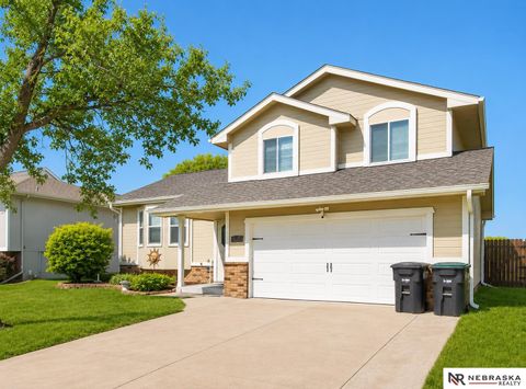 Photo of 5518 S 155th Street, Omaha, NE 68137 (MLS # 22612391)