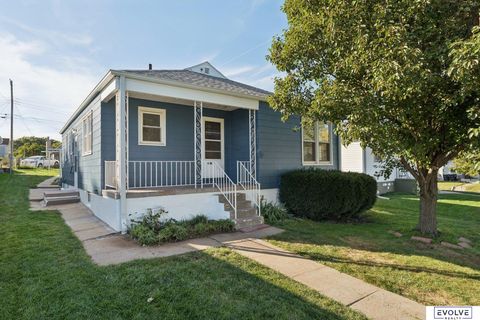 Photo of 4106 S 40th Avenue, Omaha, NE 68107 (MLS # 22529349)