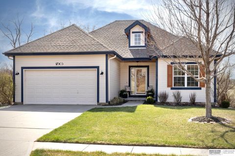 Photo of 17505 Wirt Street, Omaha, NE 68116 (MLS # 22608514)