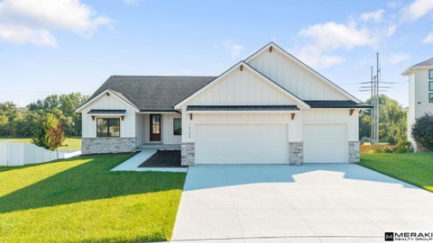 Photo of 18304 blackwalnut Street, Omaha, NE 68136 (MLS # 22624697)