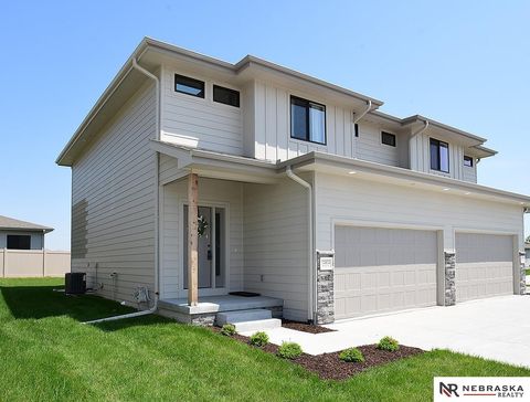 Photo of 14804 Willow Street, Bennington, NE 68007 (MLS # 22519746)