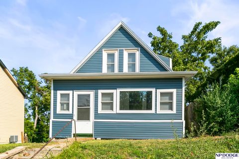 Photo of 3042 Cottage Grove Avenue, Omaha, NE 68131 (MLS # 22532491)