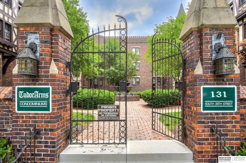 Photo of 131 S 39th Street #12, Omaha, NE 68131 (MLS # 22602426)