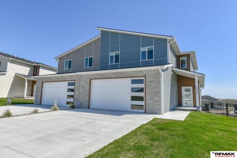 Photo of 10862 Legends Lane, Lincoln, NE 68527 (MLS # 22611016)