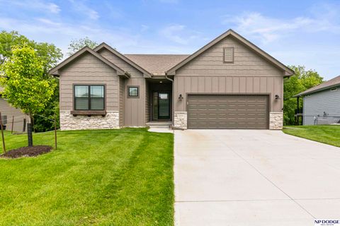 Photo of 1715 Blackthorn Street, Council Bluffs, IA 51503 (MLS # 22528721)